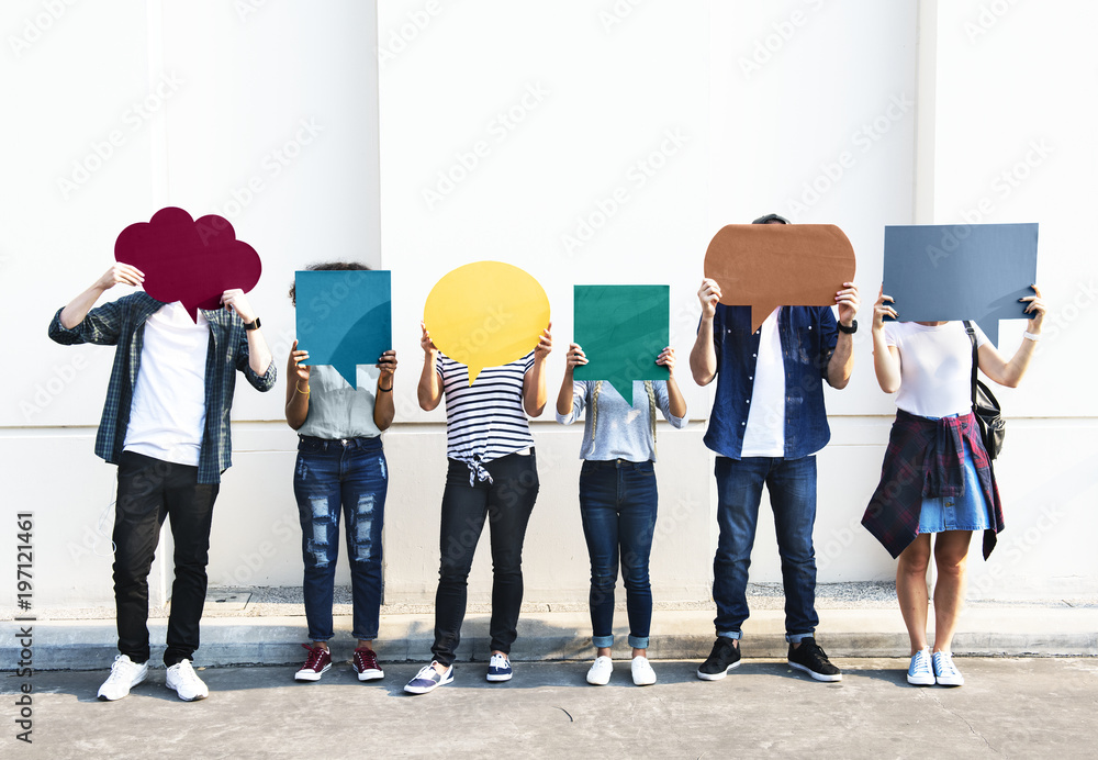 Naklejka premium Young adult friends holding up copyspace placard thought bubbles