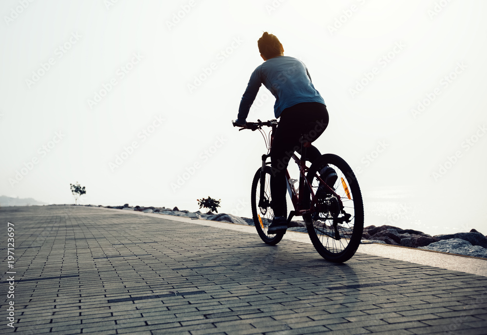 Fototapeta premium cyclist riding mountain bike on the coast