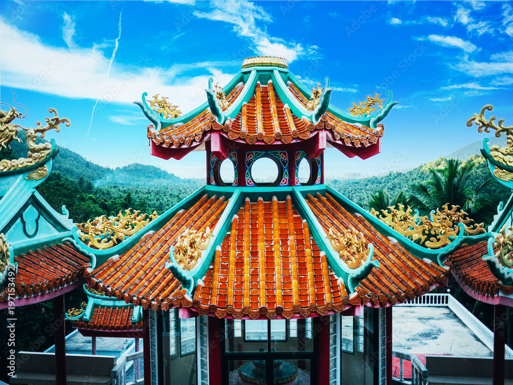 Obraz premium Chinese monastery on the mountain