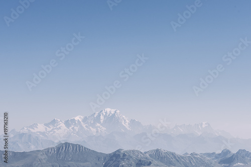 Paysage enneigé, sommet des Alpes © PicsArt