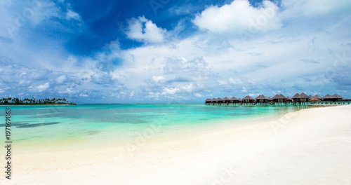 Fototapeta Naklejka Na Ścianę i Meble -   Maldives island with beach