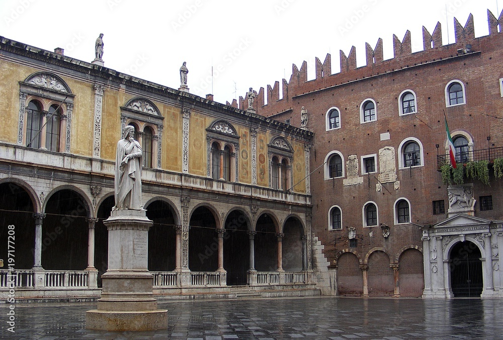 Dante Alighieri, Verona, Italy