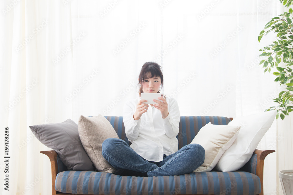 リビング・女性 リビング・女性