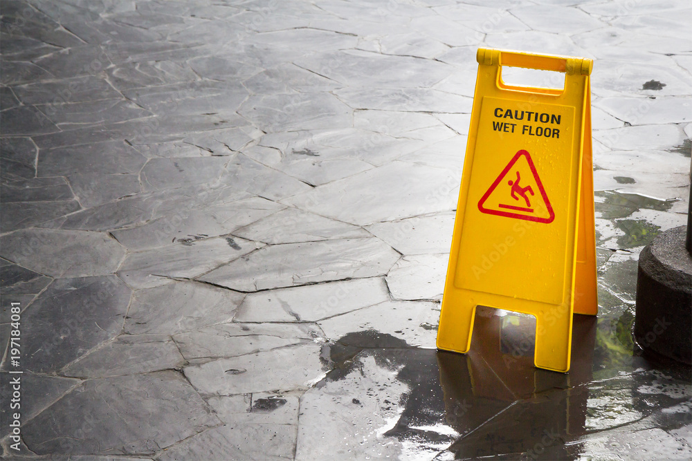 wet floor sign with water drops on wet stone floor - obrazy, fototapety, plakaty 