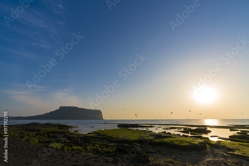 Wallpaper Mural 제주도 성산일출봉 Torontodigital.ca