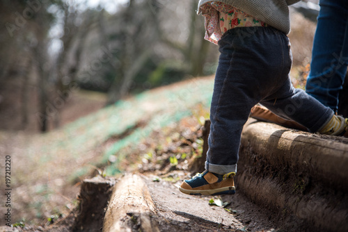 Wallpaper Mural ・階段・子供・段差 Torontodigital.ca