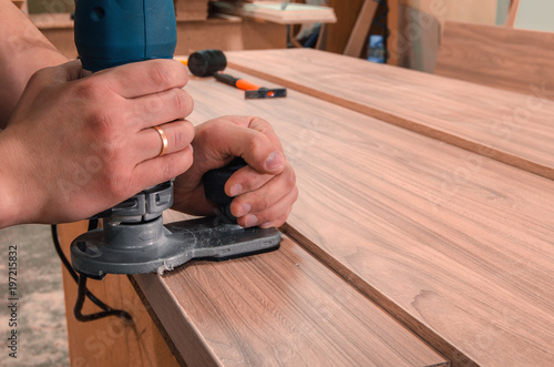 Carpentry hand router