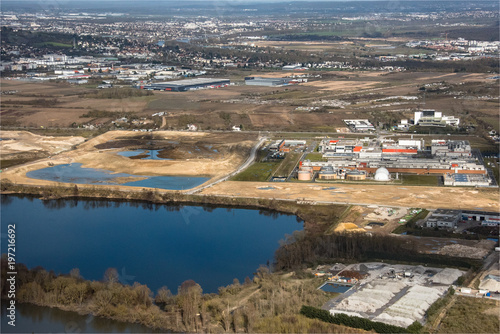 vue aérienne d'une usine de traitement des eaux à Carrières-sous-Poissy dans les Yvelines en France