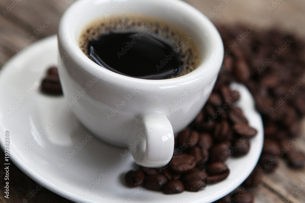 gros plan sur une tasse de café blanche gros plan sur une tasse de café blanche