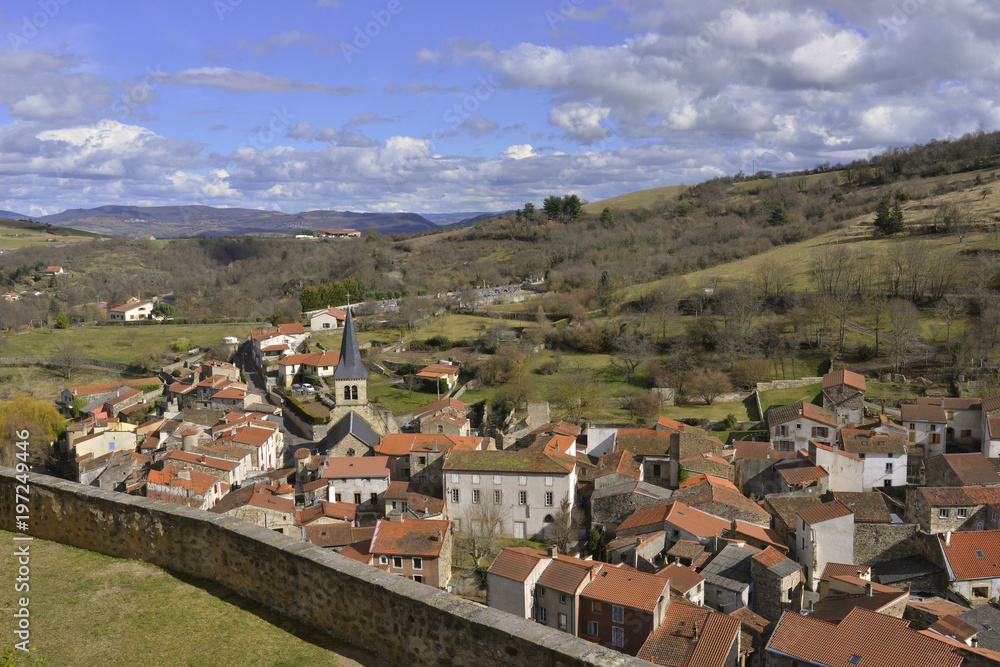 Champeix (63320) depuis le château du  Marchidial, , département du Puy-de-Dôme, en région Auvergne-Rhône-Alpes, France	