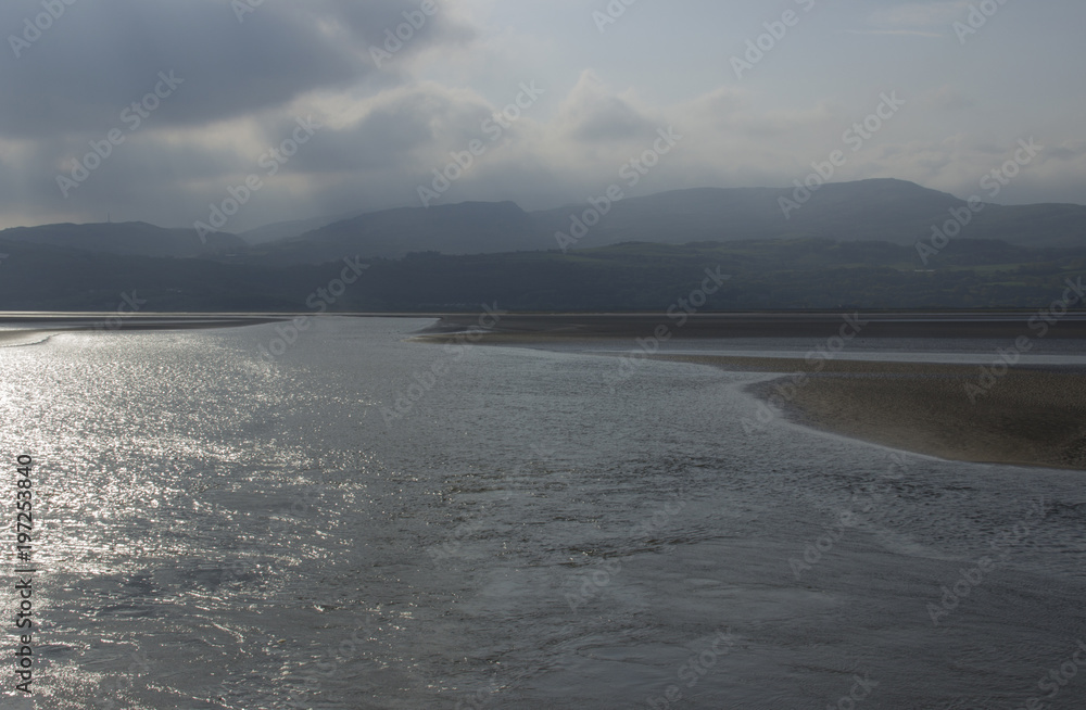 Obraz premium Shimmering river in north Wales