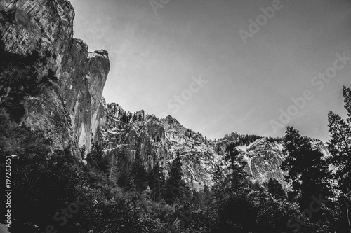Fotografie, Obraz looking up at dramatic black and white cliffs