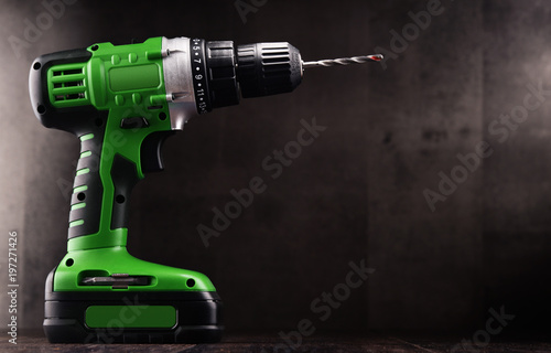 Cordless drill with drill bit working also as screw gun