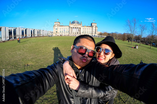 Photography Young couple tourists taking selfie with mobile smartphone near the Reichstag bu