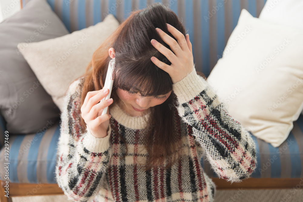 リビング・女性