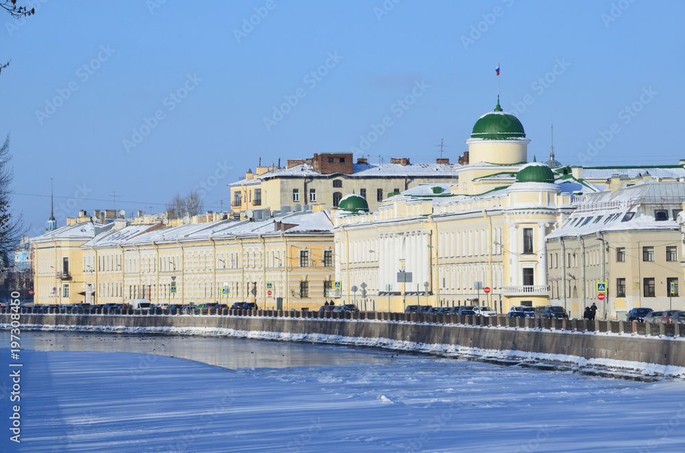 Naklejka premium Санкт-Петербург, набережная реки Фонтнки зимой в ясный морозный день