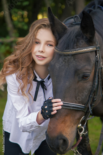 Fototapeta Naklejka Na Ścianę i Meble -  girl teenager with a horse
