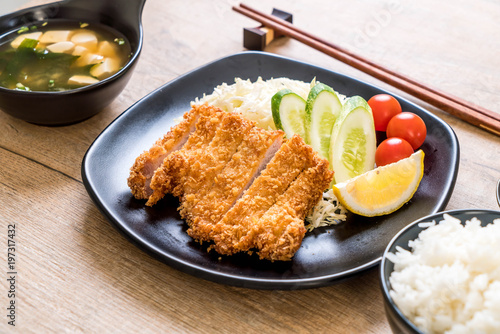 Japanese deep fried pork cutlet (tonkatsu set)