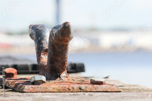 Slika na platnu alter Poller am Steg im Hafen mit Rost
