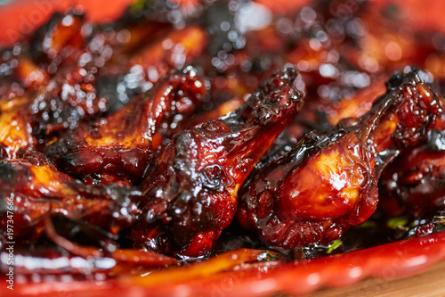 Caramelized chicken wings in closeup © Xalanx