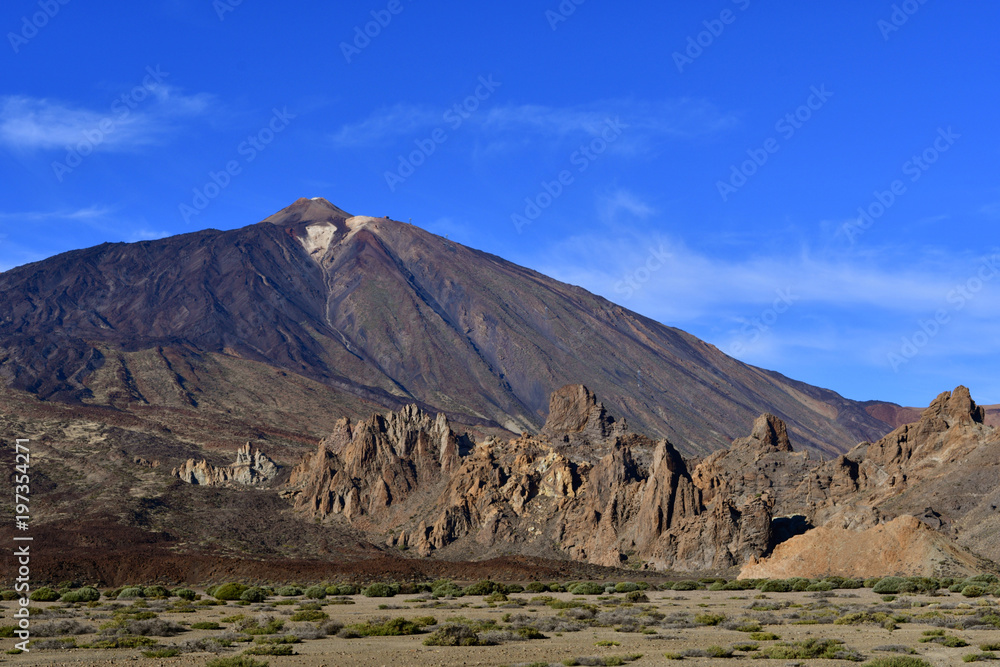 Pitons rocheux devant le volcan Teide