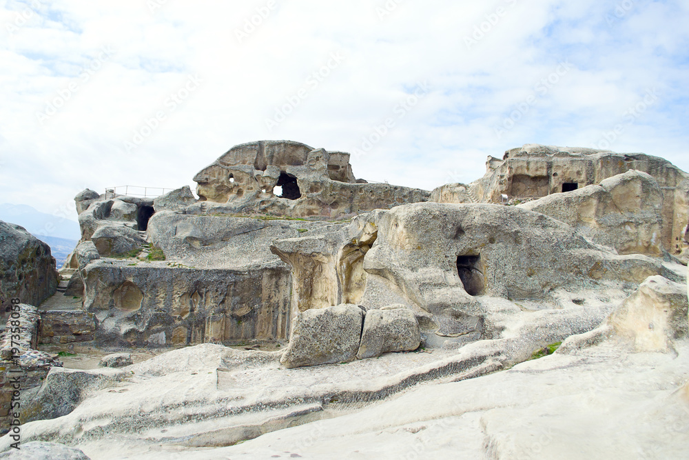 Грузия, древний пещерный город Уплисцихе. Храм на вершине горы.