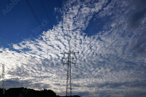 Himmel mit Stromleitung © MANUEL