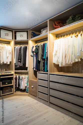 Luxury walk in closet / dressing room with lighting and jewel display Fototapet