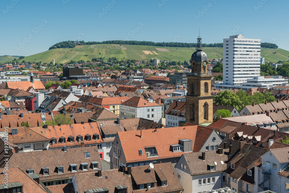 Blick über Heilbronn zum Wartberg
