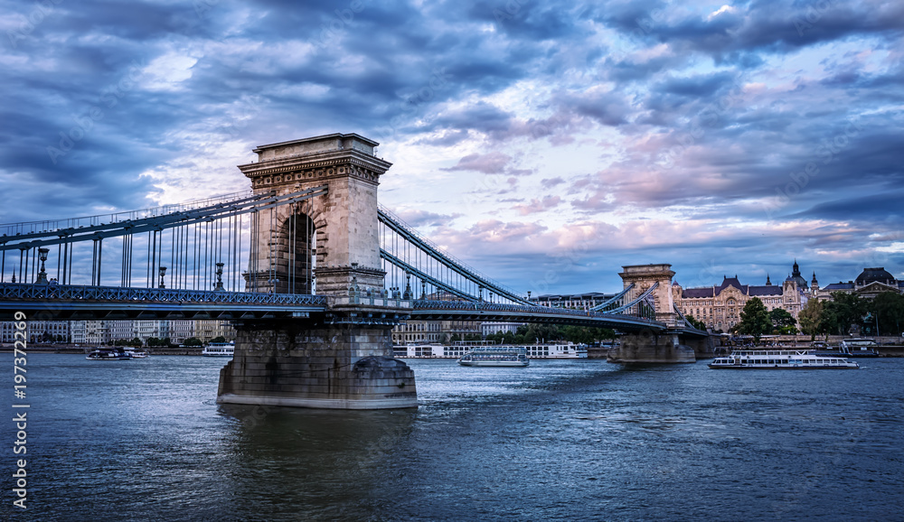 Obraz premium Chain Bridge - Budapest - Hungary