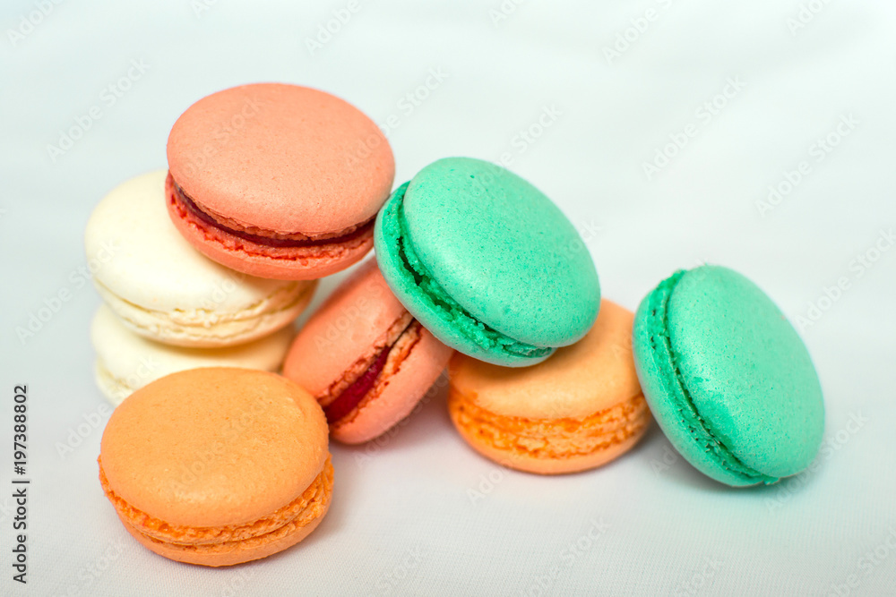 Obraz premium Sweet and bright start of the day with macaroons