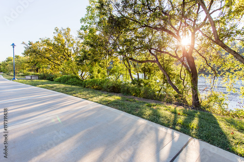 Fotografija river walk urban greenway