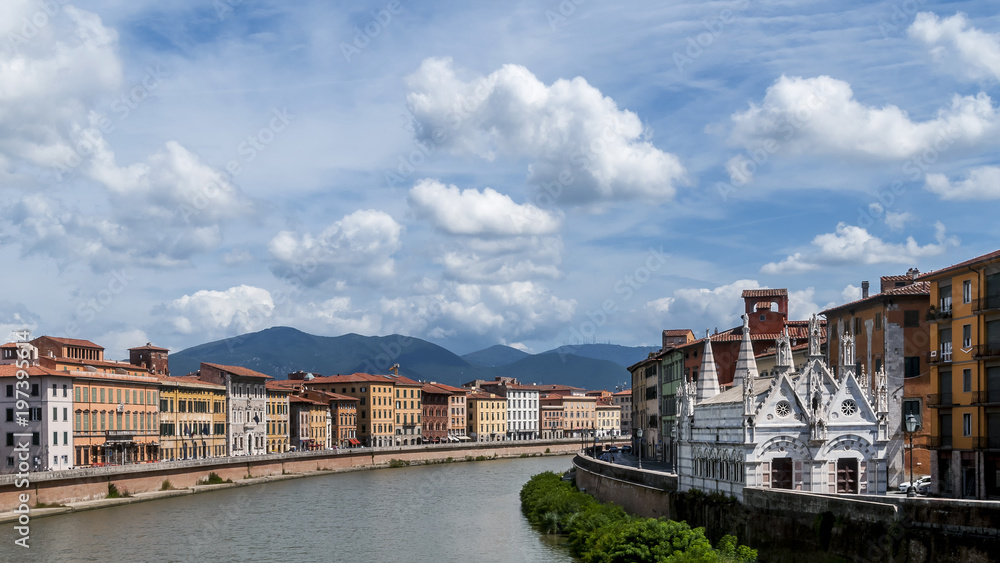 Fototapeta premium The beautiful Church of Santa Maria della Spina and the river Arno in Pisa, Tuscany, Italy