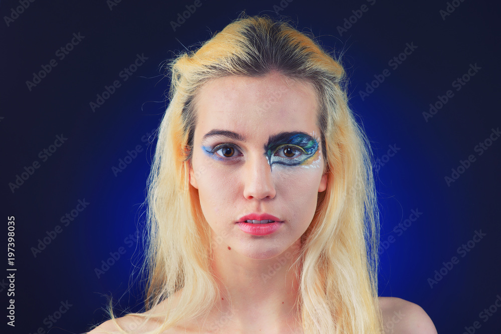 Naklejka premium Fashion portrait of the blonde with bright makeup