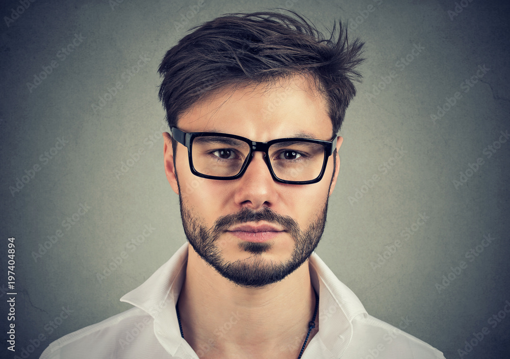 Obraz premium Serious handsome man in eyeglasses