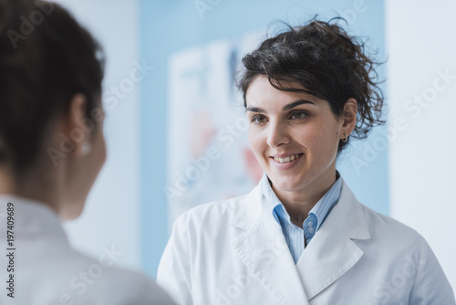 Wallpaper Mural Doctors meeting in the office Torontodigital.ca