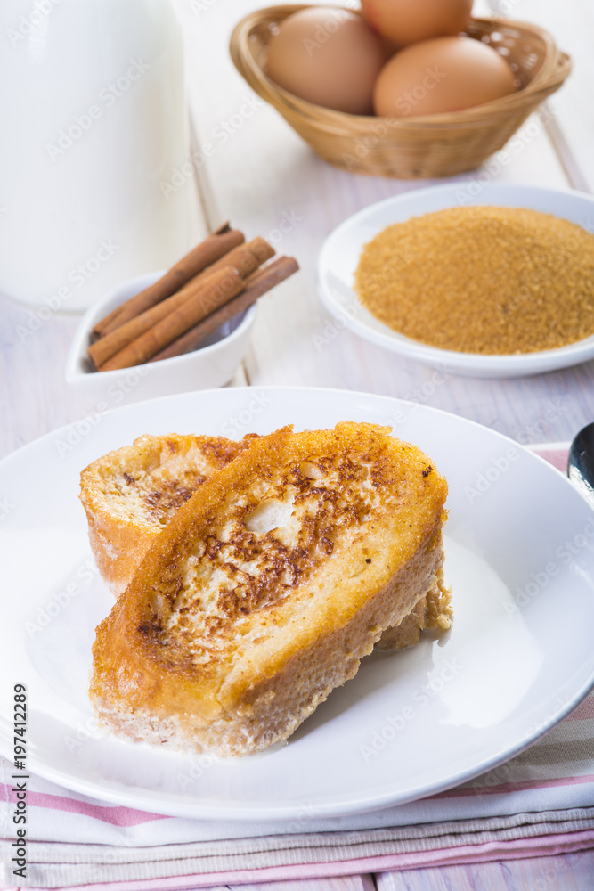 Torrijas de Semana santa, postre tradicional de la Pascuas en España Torrijas de Semana santa, postre tradicional de la Pascuas en España