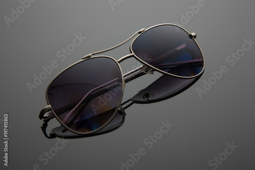 Sunglasses glasses form drop, metal frame for police, pilots, spies, stylish gradient with polarizing filter.