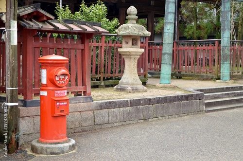 レトロな赤い郵便ポスト　懐かしい風景２