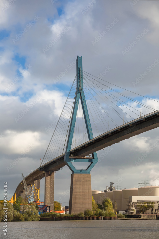Fototapeta premium Köhlbrandbrücke über die Elbe in Hamburg