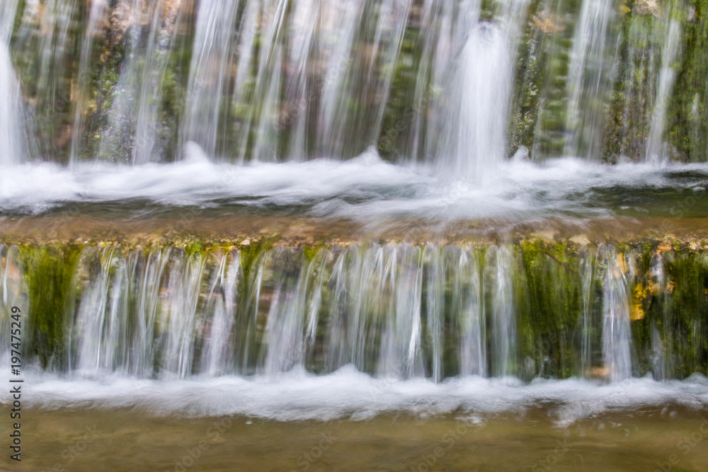 Abundante fuente de agua