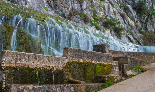 Abundante fuente de agua