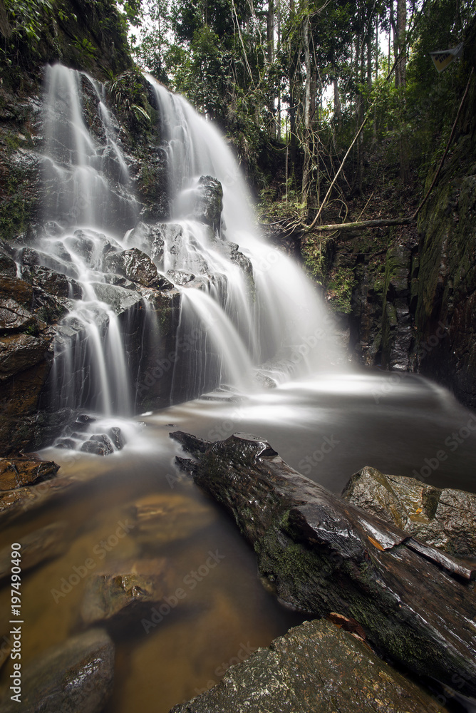 Obraz premium Guruh Gemurai Waterfall, Riau. Sumatera, Indonesia