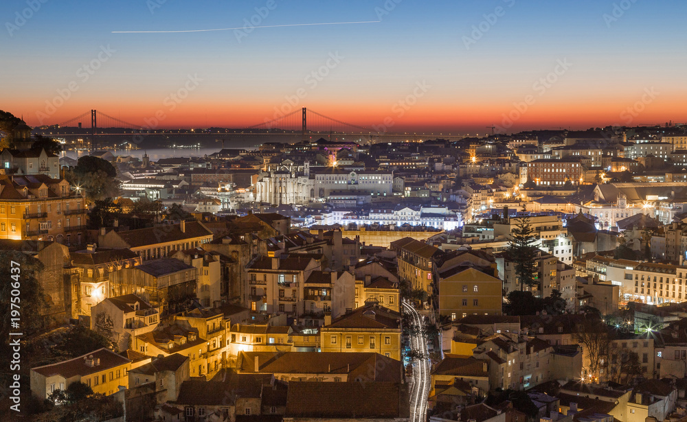 Lissabon Stadtansicht Panorama bei Sonnenuntergang Portugal