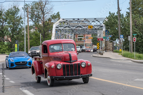 Kanada - Calgary Inglewood Brücke mit Hotrod photo