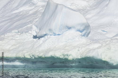 Fototapeta Naklejka Na Ścianę i Meble -  Giant Icebergs of Illulisat, Greenland, floating on water, a popular cruise destination