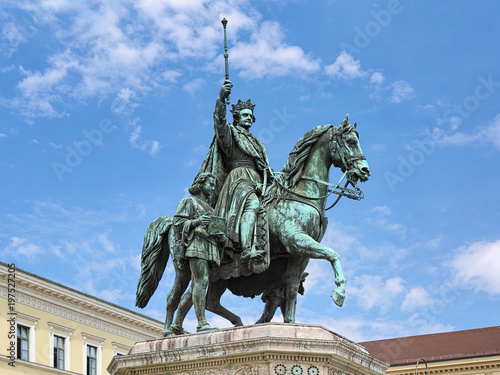 Obraz na płótnie Equestrian statue of Ludwig I, king of Bavaria, on the Odeonsplatz in Munich, Germany. The statue was unveiled in 1862. The German word on the plaque in hands of young servant means