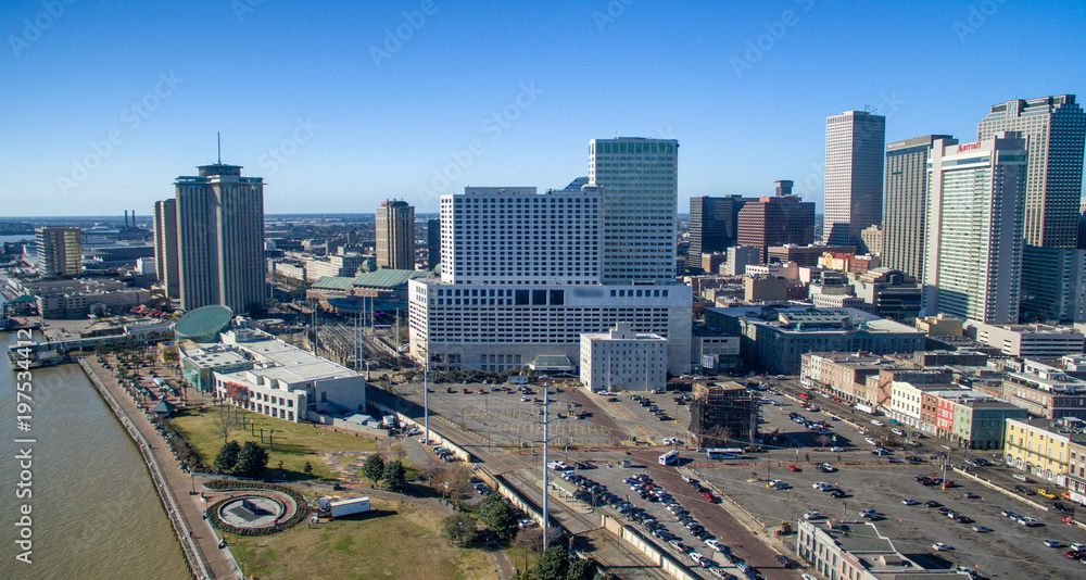 Fototapeta premium New Orleans aerial skyline and Mississippi river, Louisiana