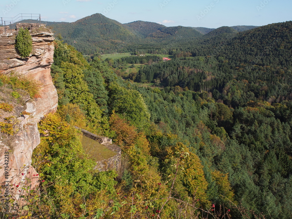 Rund um Burg Altdahn - Ruine einer Felsenburg im südlichen Pfälzerwald, dem deutschen Teil des Wasgaus
