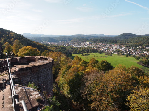 Rund um Burg Altdahn - Ruine einer Felsenburg im südlichen Pfälzerwald, dem deutschen Teil des Wasgaus
